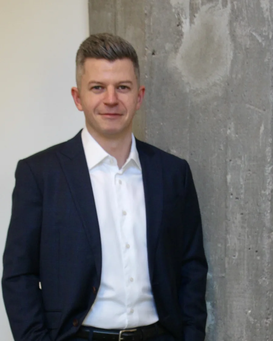 Porträt: Dennis Hugo